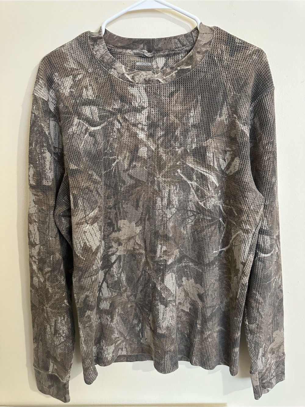 Hollister Men's Crewneck Thermal in Brown & Gray Camo